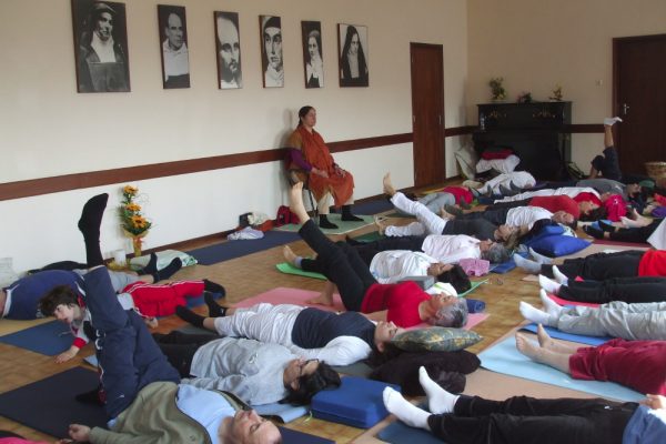 Hatha Yoga com Sw. Nirmal - YP10